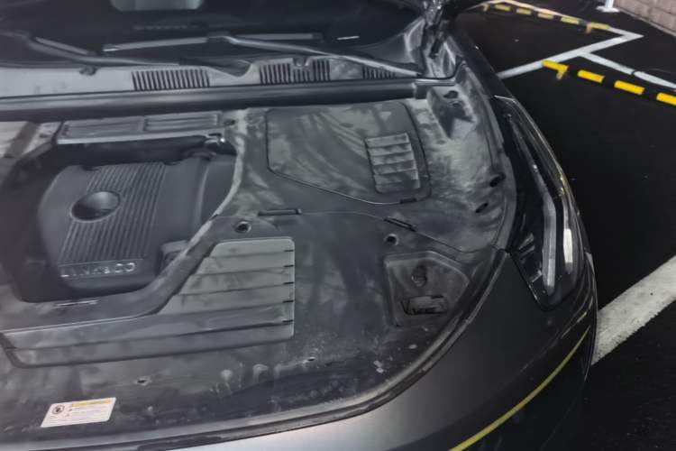 Used Lynk & Co 05 2020 2.0TD Two-Wheel Drive Shine Halo Engine Bay Left