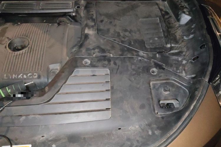 Used Lynk & Co 05 2020 2.0TD Four-Wheel Drive HypeHalo Engine Bay Left
