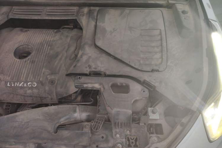 Used Lynk & Co 05 2020 2.0TD Two-Wheel Drive Shine Halo Engine Bay Left