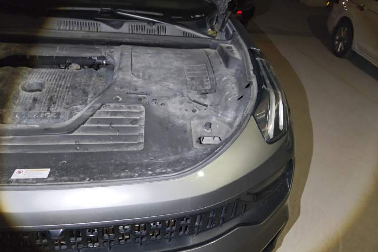 Used Lynk & Co 05 2020 2.0TD Four-Wheel Drive HypeHalo Engine Bay Left