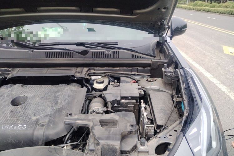 Used Lynk & Co 05 2020 2.0TD Four-Wheel Drive HypeHalo Engine Bay Left