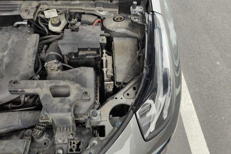 Used Lynk & Co 05 2020 2.0TD Two-Wheel Drive Shine Halo Engine Bay Left