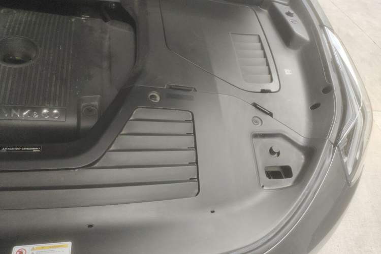Used Lynk & Co 05 2020 2.0TD Two-Wheel Drive Shine Halo Engine Bay Left