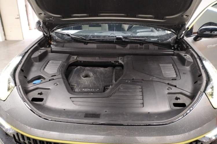 Used Lynk & Co 05 2020 2.0TD Two-Wheel Drive Shine Halo Engine Bay