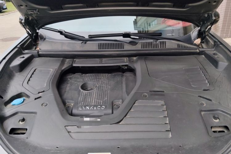 Used Lynk & Co 05 2020 2.0TD Four-Wheel Drive HypeHalo Engine Bay