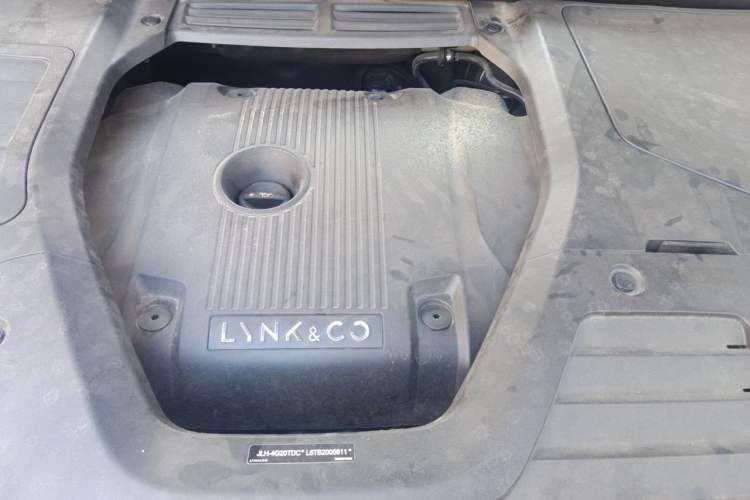 Used Lynk & Co 05 2020 2.0TD Four-Wheel Drive HypeHalo Engine Bay