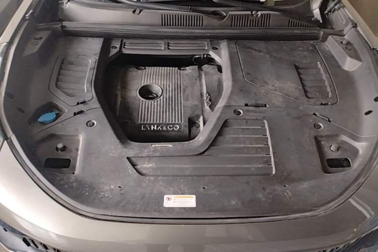 Used Lynk & Co 05 2020 2.0TD Four-Wheel Drive HypeHalo Engine Bay