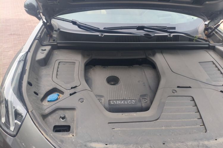 Used Lynk & Co 05 2020 2.0TD Two-Wheel Drive Shine Halo Engine Bay Right