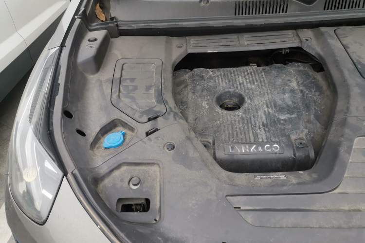 Used Lynk & Co 05 2020 2.0TD Two-Wheel Drive Shine Halo Engine Bay Right