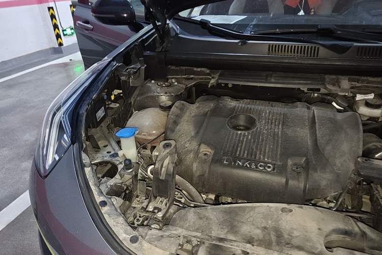 Used Lynk & Co 05 2020 2.0TD Two-Wheel Drive Shine Halo Engine Bay Right