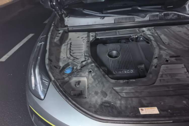 Used Lynk & Co 05 2020 2.0TD Two-Wheel Drive Shine Halo Engine Bay Right