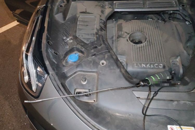 Used Lynk & Co 05 2020 2.0TD Four-Wheel Drive HypeHalo Engine Bay Right