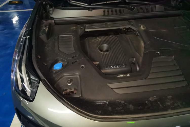 Used Lynk & Co 05 2020 2.0TD Two-Wheel Drive Shine Halo Engine Bay Right