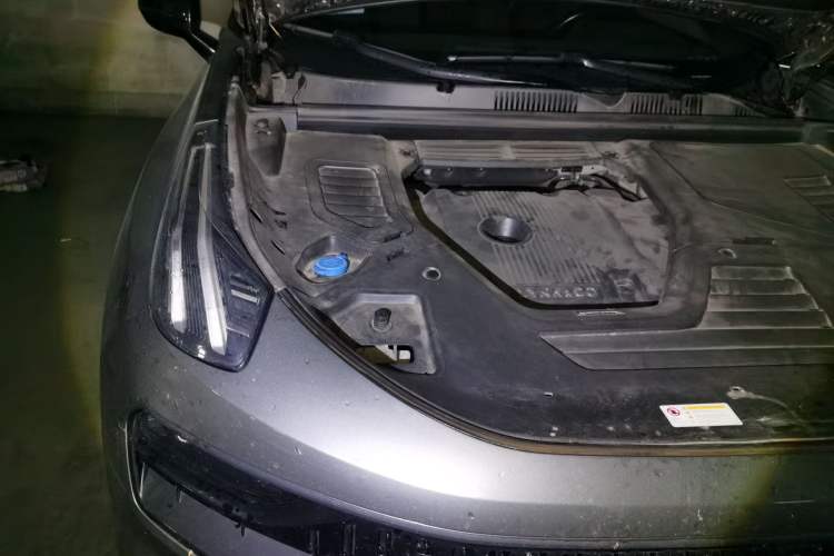Used Lynk & Co 05 2020 2.0TD Four-Wheel Drive HypeHalo Engine Bay Right