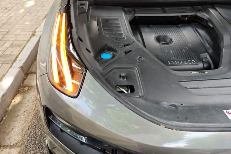 Used Lynk & Co 05 2020 2.0TD Two-Wheel Drive Shine Halo Engine Bay Right