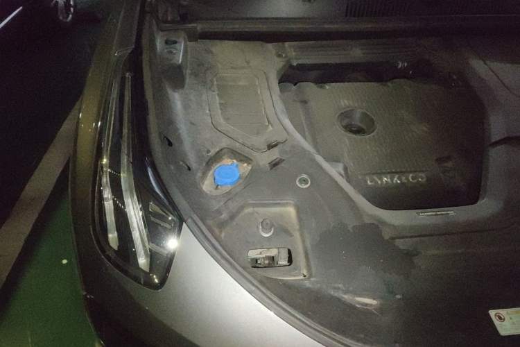 Used Lynk & Co 05 2020 2.0TD Four-Wheel Drive HypeHalo Engine Bay Right