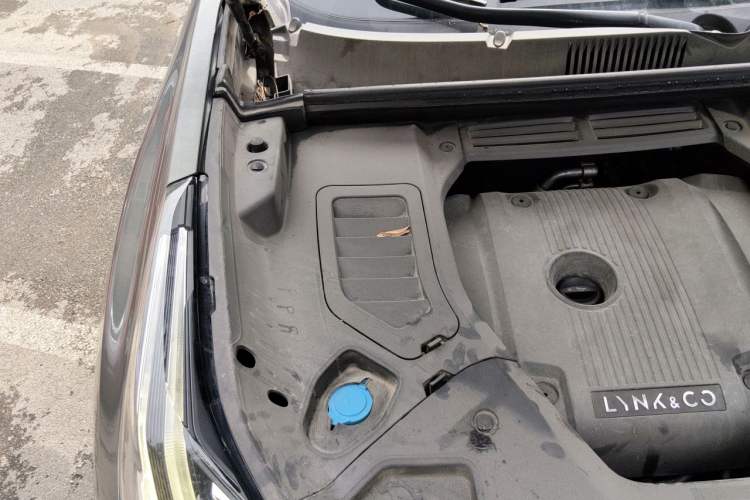 Used Lynk & Co 05 2020 2.0TD Two-Wheel Drive Shine Halo Engine Bay Right