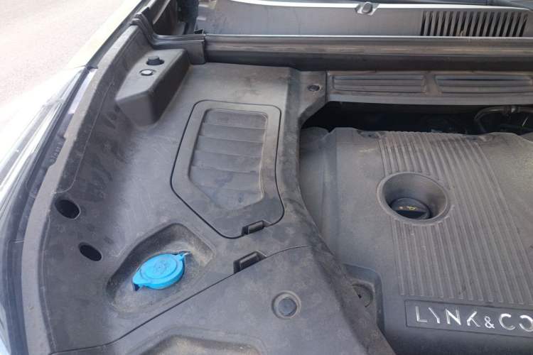 Used Lynk & Co 05 2020 2.0TD Four-Wheel Drive HypeHalo Engine Bay Right