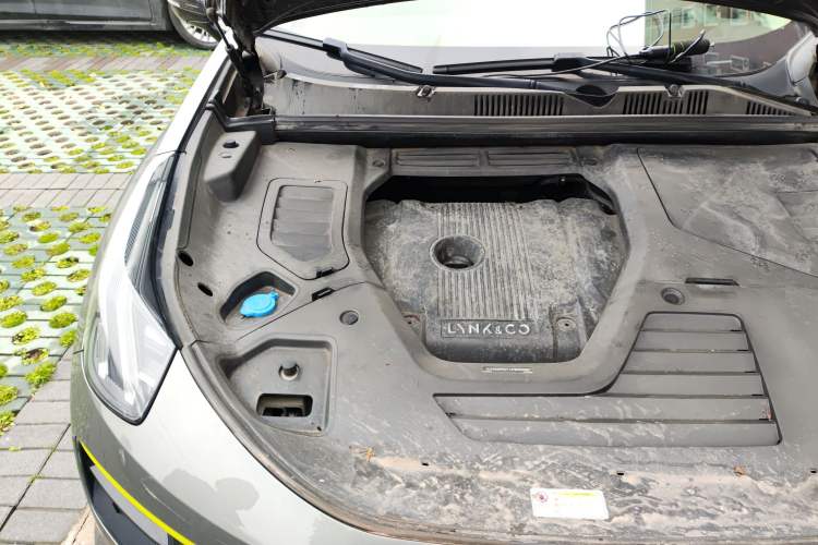 Used Lynk & Co 05 2020 2.0TD Two-Wheel Drive Shine Halo Engine Bay Right
