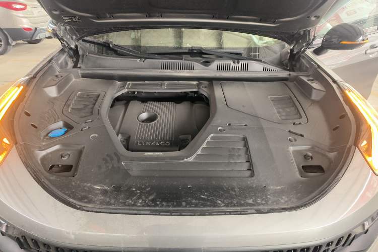 Used Lynk & Co 05 2020 2.0TD Four-Wheel Drive HypeHalo Engine Bay