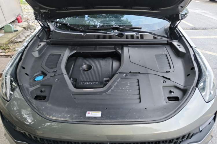 Used Lynk & Co 05 2020 2.0TD Four-Wheel Drive HypeHalo Engine Bay