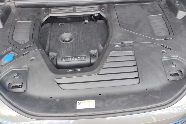 Used Lynk & Co 05 2020 2.0TD Two-Wheel Drive Shine Halo Engine Bay