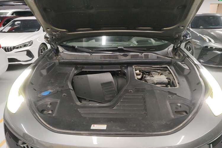 Used Lynk & Co 05 2020 2.0TD Four-Wheel Drive HypeHalo Engine Bay