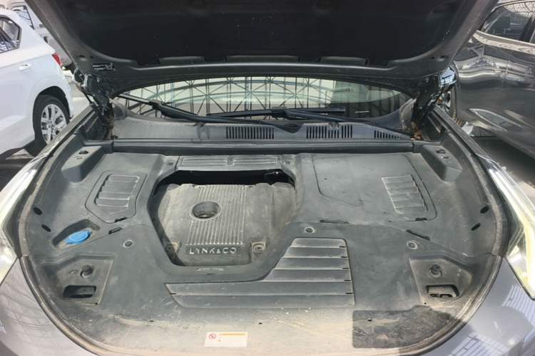 Used Lynk & Co 05 2020 2.0TD Four-Wheel Drive HypeHalo Engine Bay