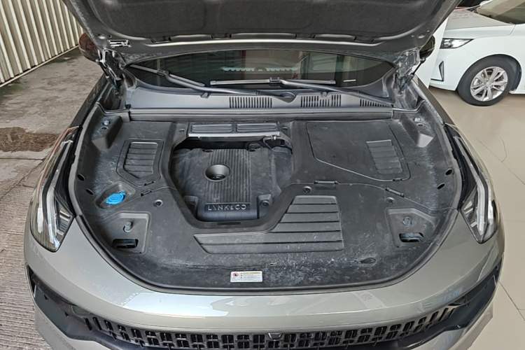 Used Lynk & Co 05 2020 2.0TD Four-Wheel Drive HypeHalo Engine Bay