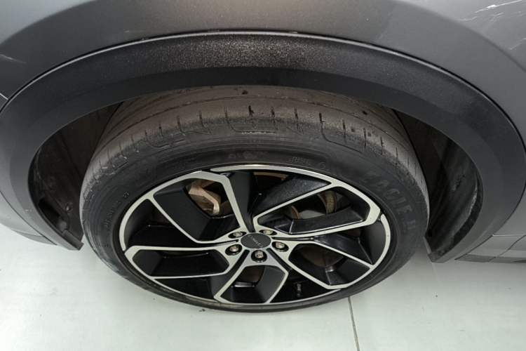 Used Lynk & Co 05 2020 2.0TD Two-Wheel Drive Shine Halo Exterior 1