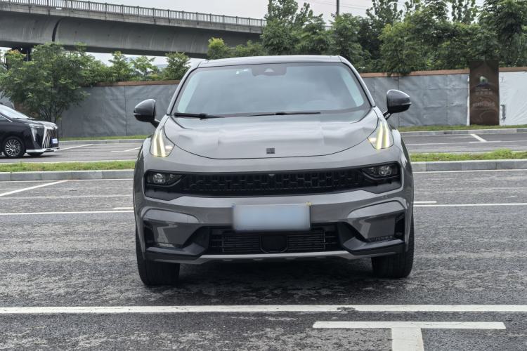 Used Lynk & Co 05 2020 2.0TD Two-Wheel Drive Shine Halo Exterior 2