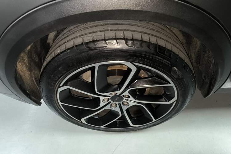 Used Lynk & Co 05 2020 2.0TD Two-Wheel Drive Shine Halo Exterior 2
