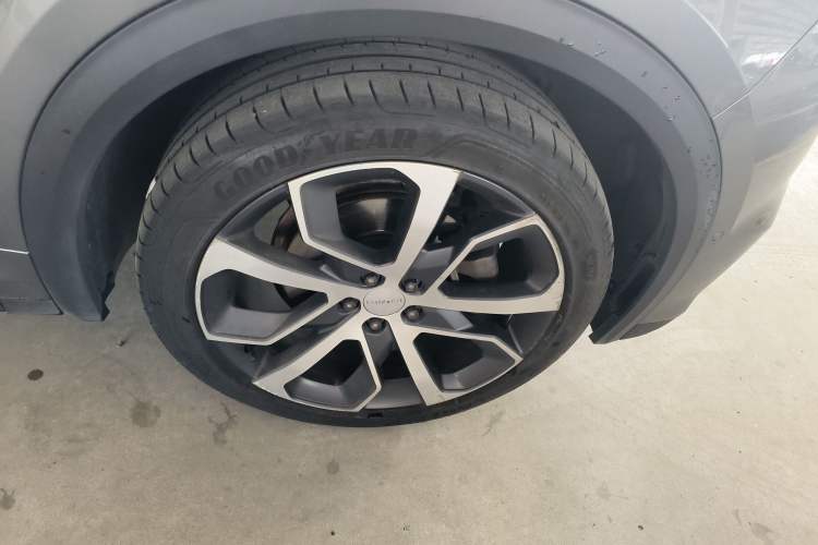 Used Lynk & Co 05 2020 2.0TD Four-Wheel Drive HypeHalo Exterior 2
