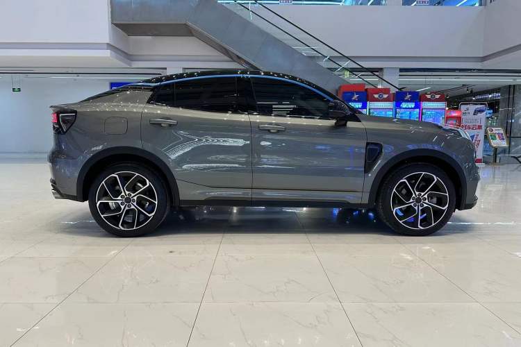 Used Lynk & Co 05 2020 2.0TD Two-Wheel Drive Shine Halo Exterior 2