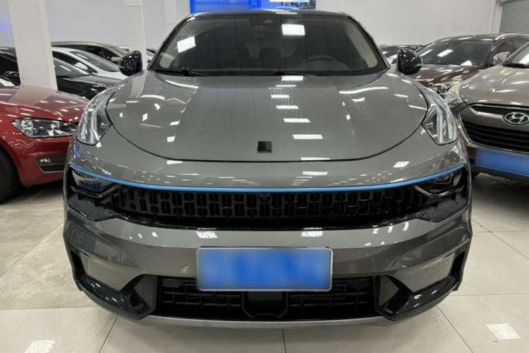 Used Lynk & Co 05 2020 2.0TD Two-Wheel Drive Shine Halo Exterior 2