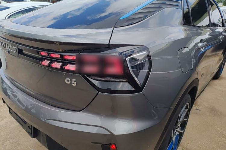 Used Lynk & Co 05 2020 2.0TD Two-Wheel Drive Shine Halo Exterior 3