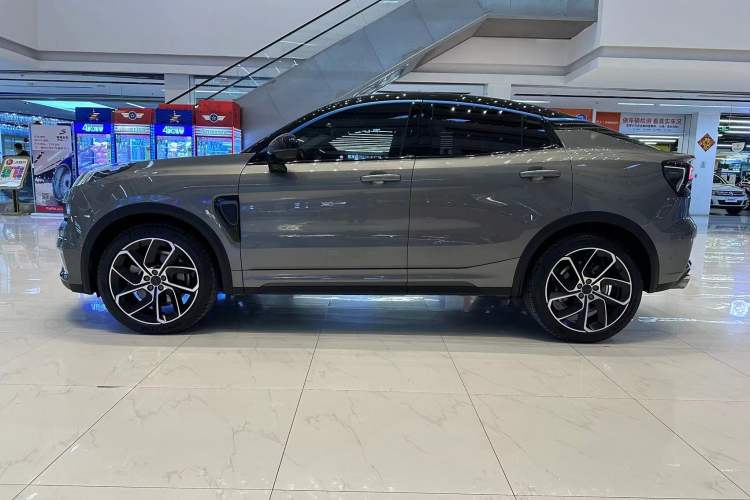 Used Lynk & Co 05 2020 2.0TD Two-Wheel Drive Shine Halo Exterior 3