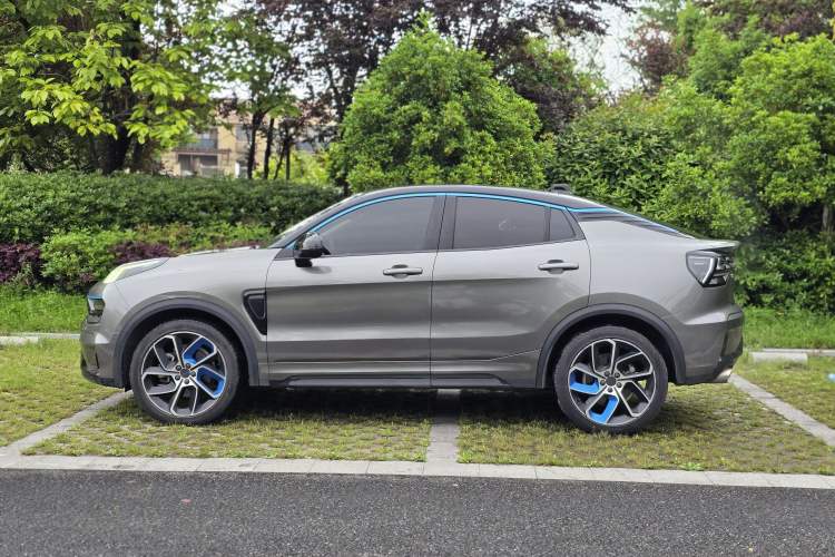 Used Lynk & Co 05 2020 2.0TD Two-Wheel Drive Shine Halo Exterior 3