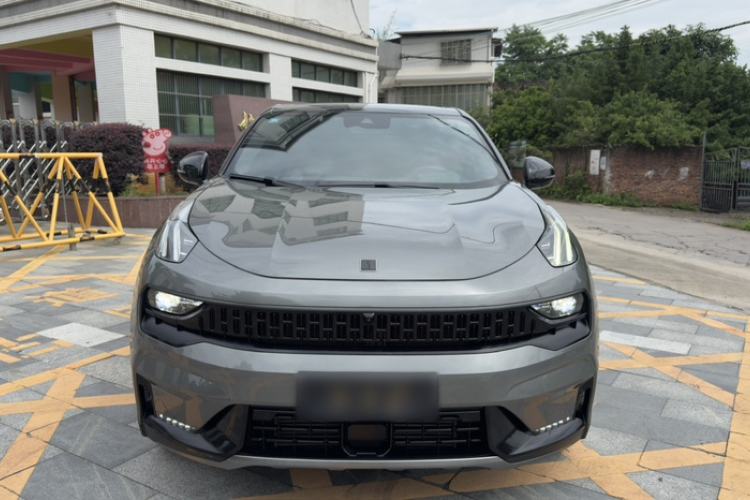 Used Lynk & Co 05 2020 2.0TD Four-Wheel Drive HypeHalo Exterior 4