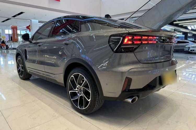 Used Lynk & Co 05 2020 2.0TD Two-Wheel Drive Shine Halo Exterior 4