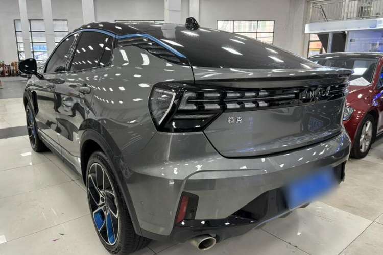 Used Lynk & Co 05 2020 2.0TD Two-Wheel Drive Shine Halo Exterior 4