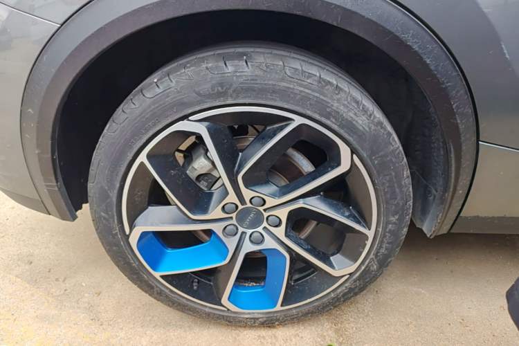 Used Lynk & Co 05 2020 2.0TD Two-Wheel Drive Shine Halo Exterior 5