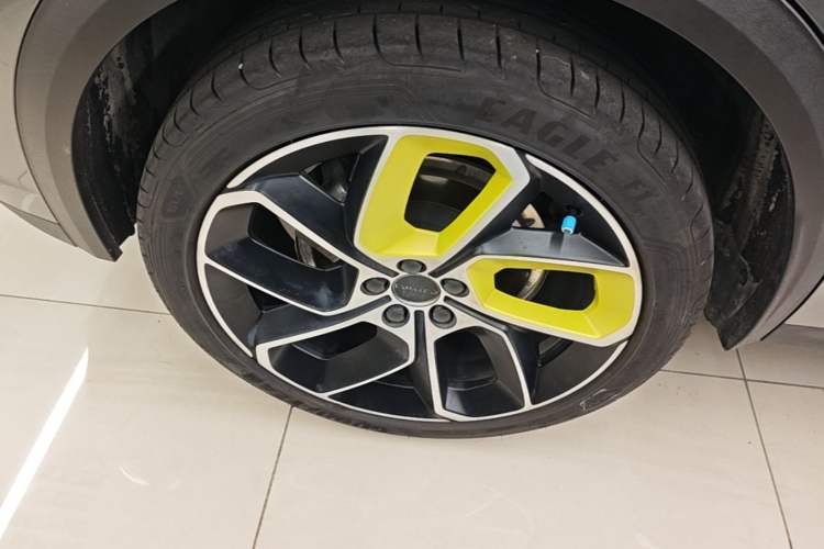 Used Lynk & Co 05 2020 2.0TD Two-Wheel Drive Shine Halo Exterior 5