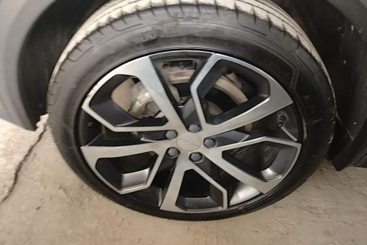 Used Lynk & Co 05 2020 2.0TD Four-Wheel Drive HypeHalo Exterior 5