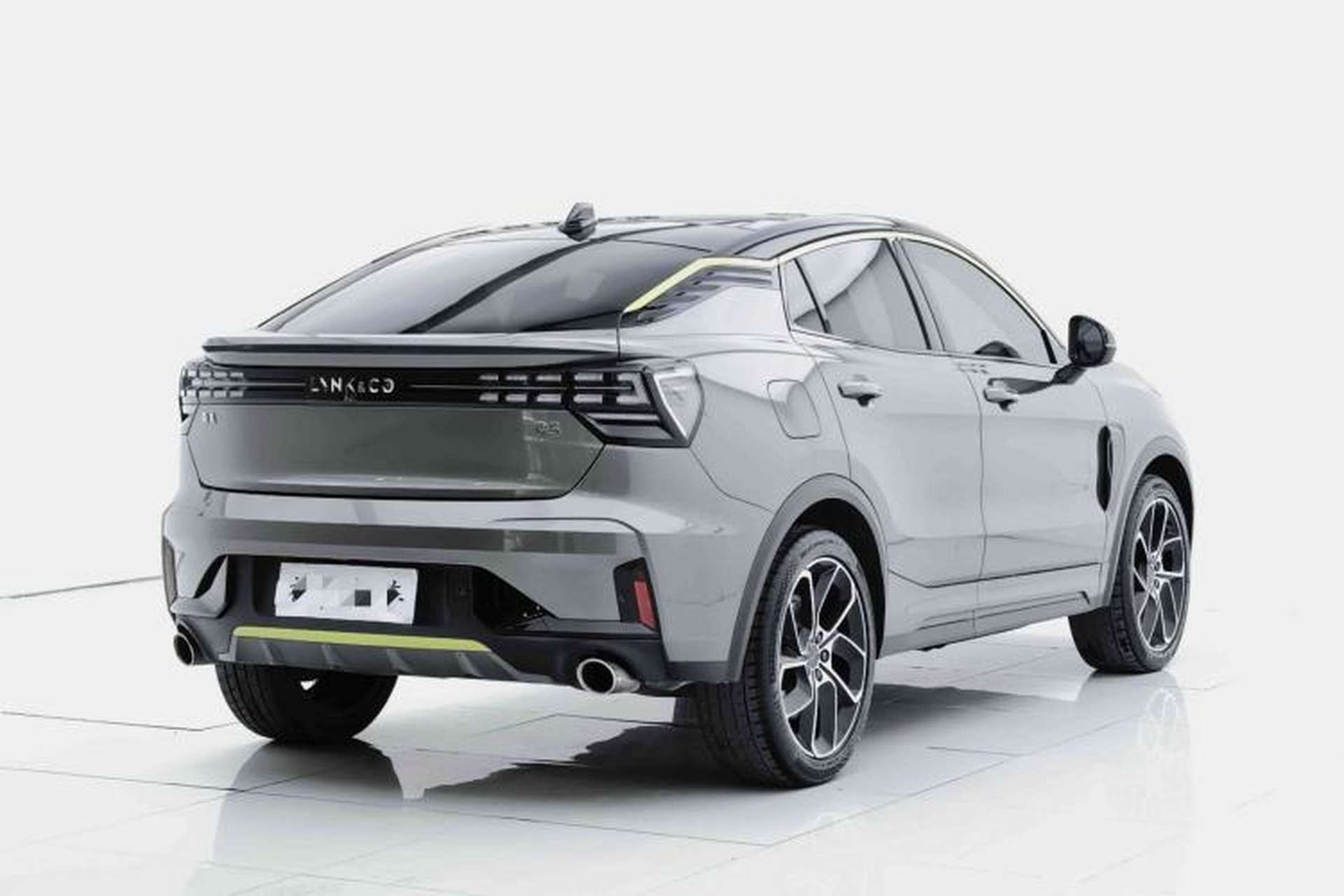 Used Lynk & Co 05 2020 2.0TD Two-Wheel Drive Shine Halo Exterior 5