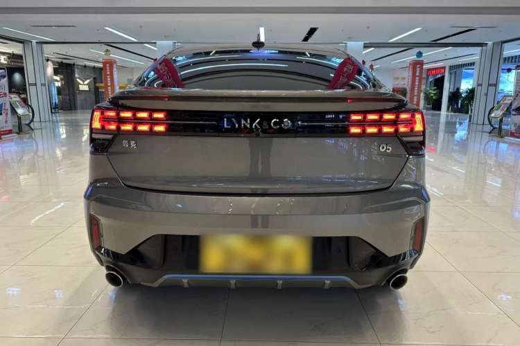 Used Lynk & Co 05 2020 2.0TD Two-Wheel Drive Shine Halo Exterior 5