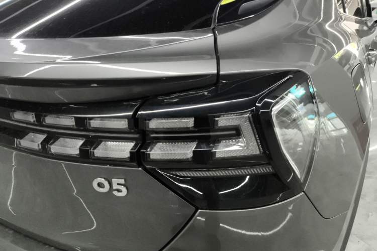 Used Lynk & Co 05 2020 2.0TD Two-Wheel Drive Shine Halo Exterior 6