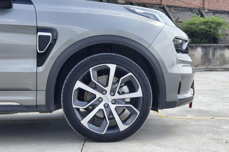 Used Lynk & Co 05 2020 2.0TD Four-Wheel Drive HypeHalo Exterior 7