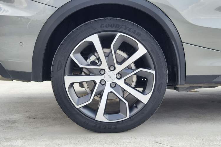 Used Lynk & Co 05 2020 2.0TD Four-Wheel Drive HypeHalo Exterior 8