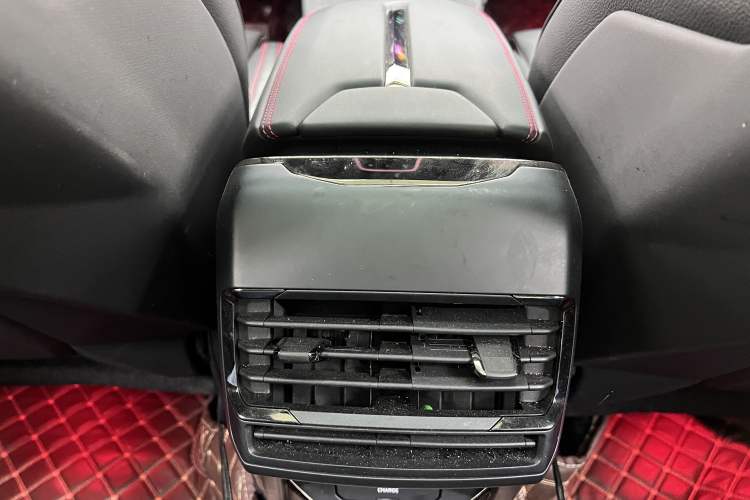 Used Lynk & Co 05 2020 2.0TD Four-Wheel Drive HypeHalo Exterior 8